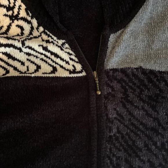 sweater - Picture 3 of 4